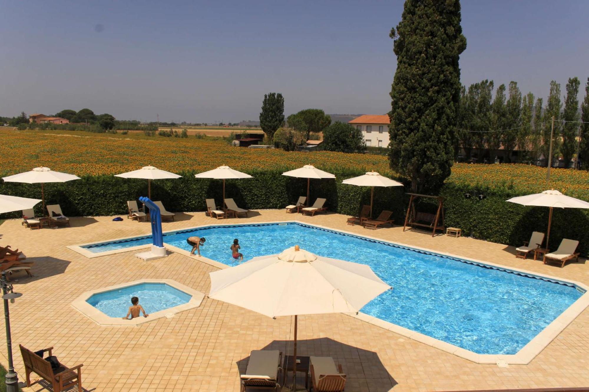 Podere Tre Cipressi Lejlighedshotel Campiglia Marittima Eksteriør billede