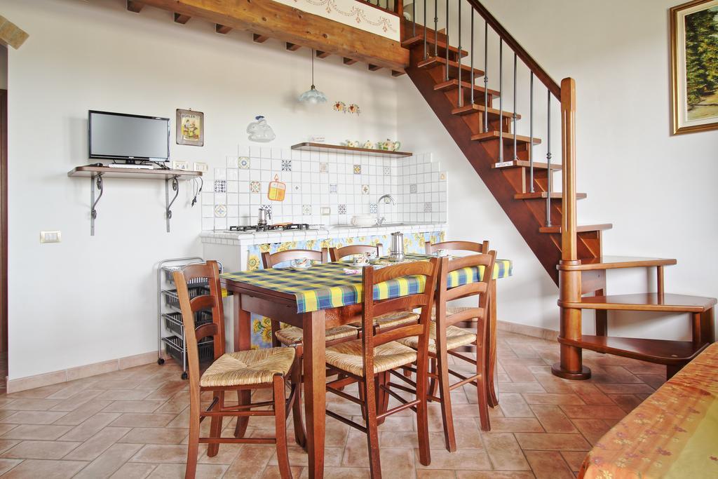 Podere Tre Cipressi Lejlighedshotel Campiglia Marittima Eksteriør billede